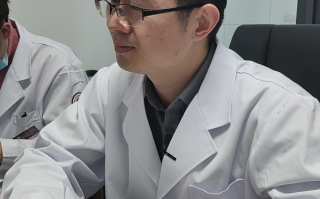 关于心血管风险：冠心病患者吃双效片前必须咨询医生的信息